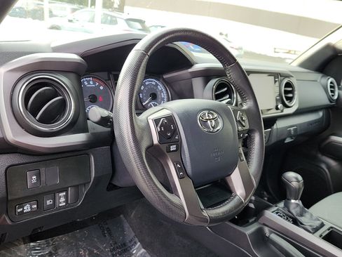 Used 2020 Toyota Tacoma TRD Sport image 11