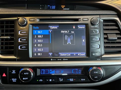 Used 2016 Toyota Highlander XLE FWD image 16