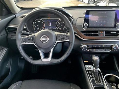 Certified 2024 Nissan Altima 2.5 SV image 6