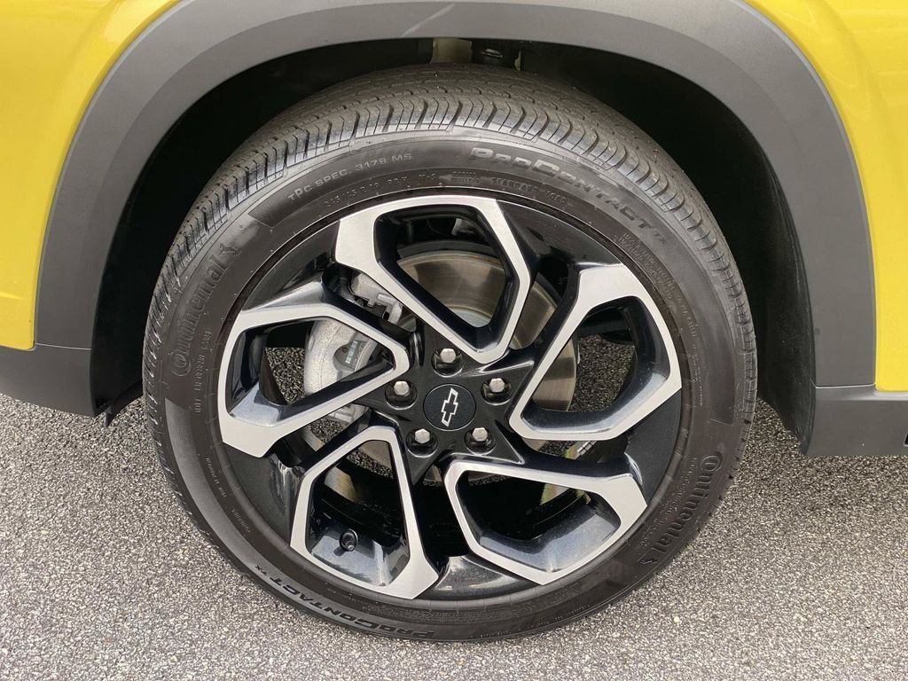 Used 2025 Chevrolet Trax RS w/ Driver Confidence Package FWD image 12