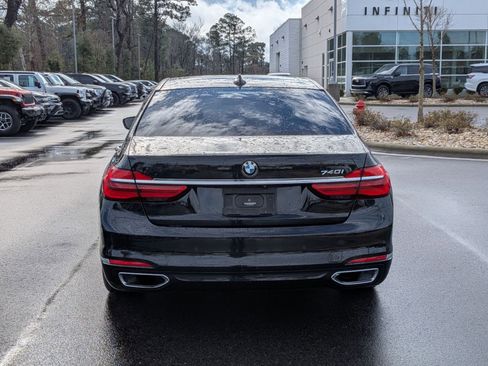 Used 2019 BMW 740i image 4