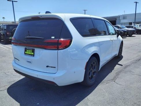 New 2023 Chrysler Pacifica Touring-L w/ S Appearance Package image 22