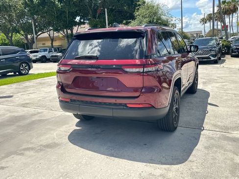 Used 2024 Jeep Grand Cherokee Altitude AWD/4WD image 6