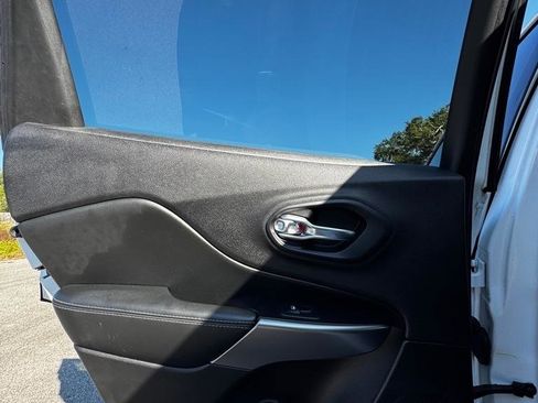 Used 2020 Jeep Cherokee Latitude image 11