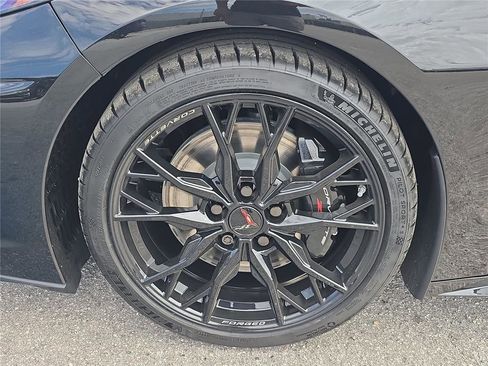Used 2024 Chevrolet Corvette Stingray Premium Conv w/ Z51 Performance Package image 8