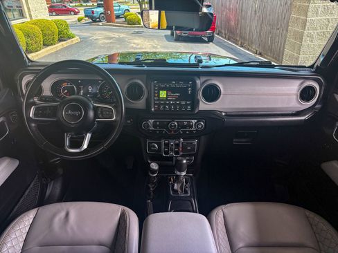Used 2022 Jeep Wrangler Unlimited Sahara AWD/4WD image 28