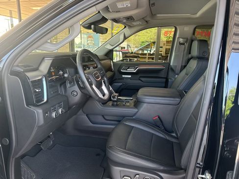 Used 2024 GMC Sierra 1500 Denali w/ Technology Package AWD/4WD image 8