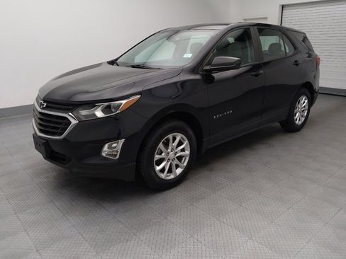 Used 2020 Chevrolet Equinox LS AWD/4WD image 2
