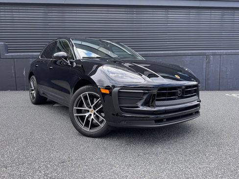 Certified 2026 Porsche Macan AWD/4WD image 12
