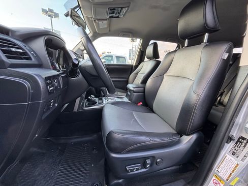 Used 2018 Toyota 4Runner SR5 Premium image 11