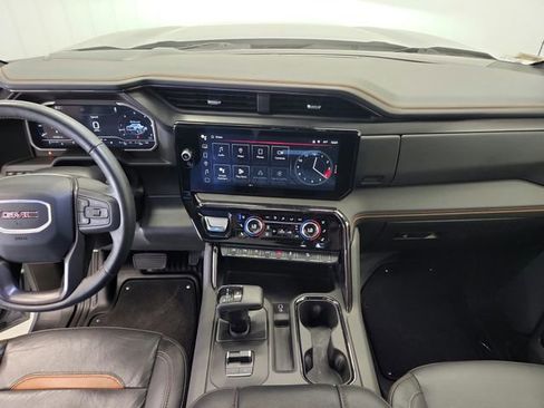 Used 2024 GMC Sierra 1500 AT4 w/ Technology Package AWD/4WD image 24