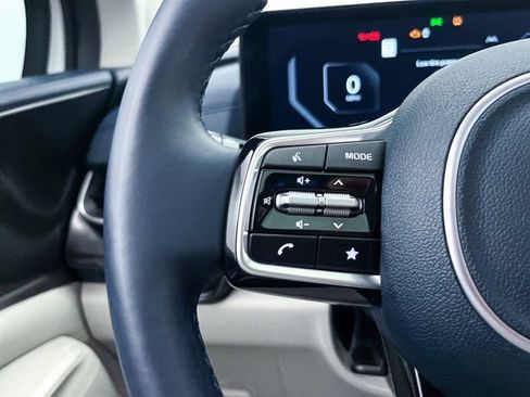 Used 2025 Kia Carnival SX Prestige image 36