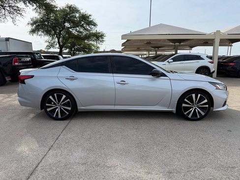 Used 2019 Nissan Altima 2.5 SR w/ SR Premium Package image 8