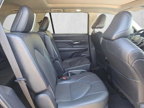 Used 2025 Toyota Grand Highlander AWD image 16