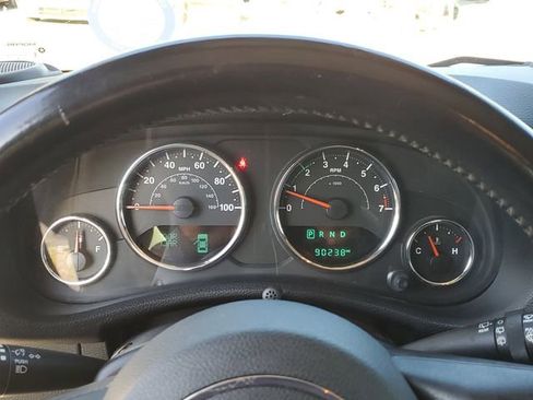 Used 2018 Jeep Wrangler Unlimited Sport w/ Connectivity Group image 16