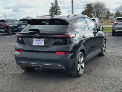 Certified 2022 Chevrolet Bolt EUV LT w/ Convenience Package image 8