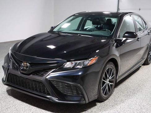 Used 2024 Toyota Camry SE image 29