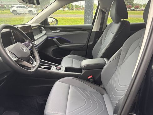 Used 2026 Volkswagen Tiguan SE AWD/4WD image 28