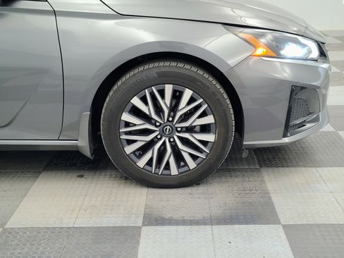 Used 2023 Nissan Altima 2.5 SV w/ SV Premium Package AWD/4WD image 14