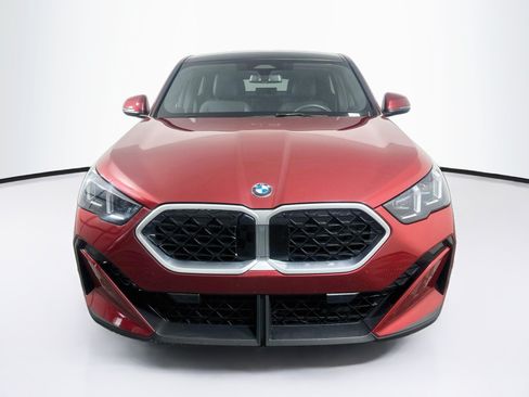 Used 2026 BMW X2 xDrive28i AWD/4WD image 2