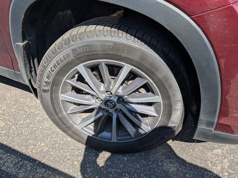 Used 2019 Toyota Highlander XLE w/ Protection Package #3 image 3