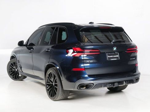 Used 2025 BMW X5 xDrive40i w/ M Sport Package image 3