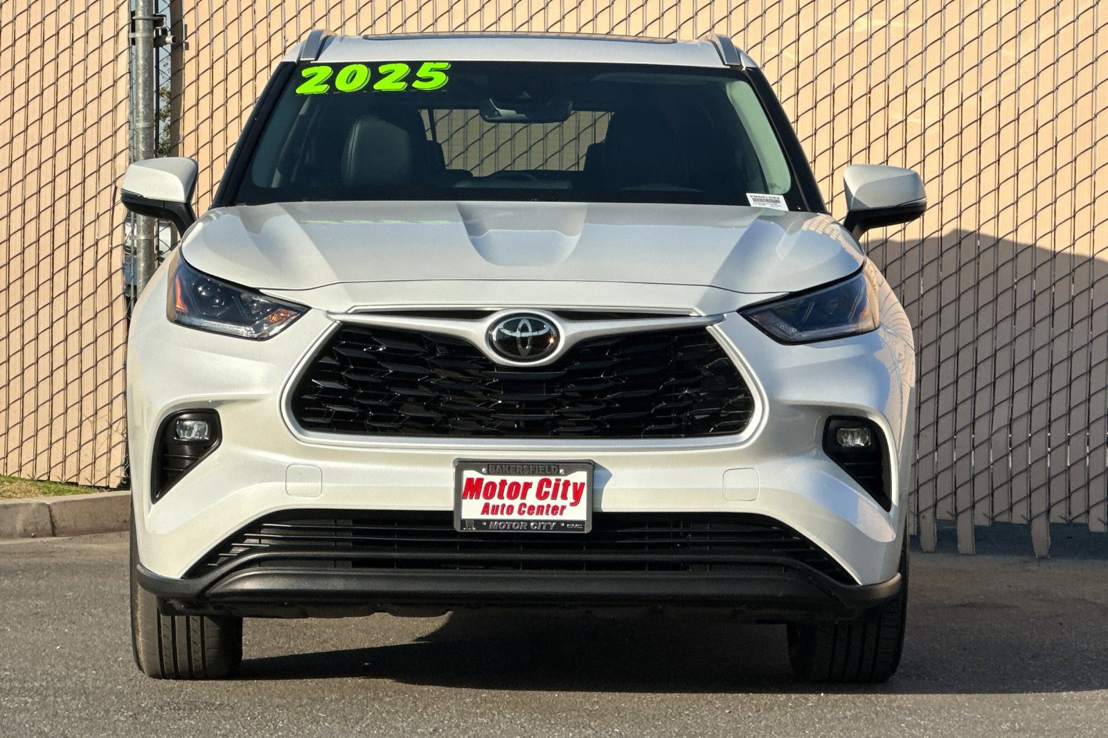 Used 2025 Toyota Highlander XLE FWD image 9