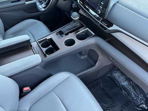Certified 2024 Toyota Sienna XLE FWD image 16