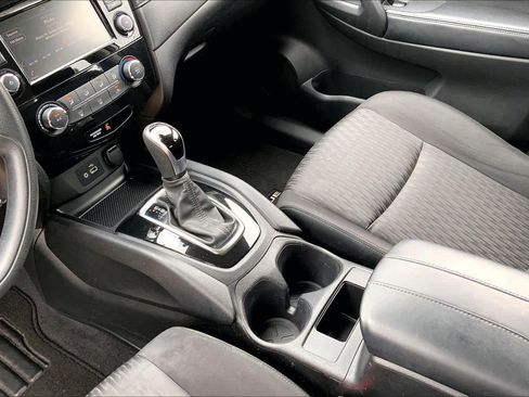 Used 2020 Nissan Rogue S FWD image 15
