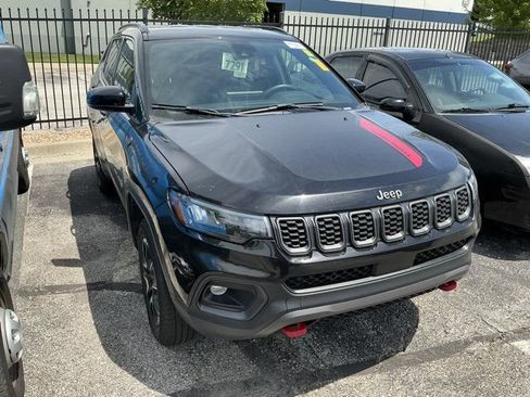 Used 2024 Jeep Compass Trailhawk AWD/4WD image 3