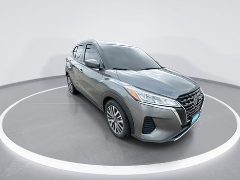 Used 2021 Nissan Kicks SV FWD image 2