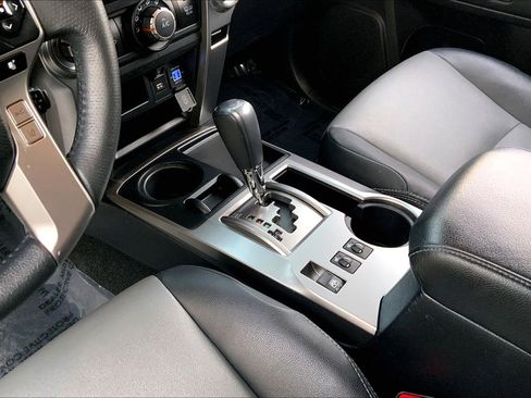 Used 2022 Toyota 4Runner SR5 Premium image 14