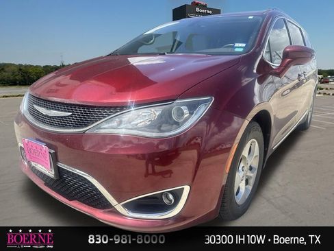 Used 2017 Chrysler Pacifica Touring-L Plus FWD image 3