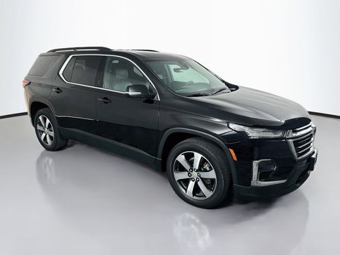 Used 2023 Chevrolet Traverse LT w/ LT Premium Package AWD/4WD image 1