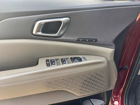 Used 2025 Kia Carnival EX image 11