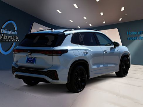 New 2026 Volkswagen Tiguan SE R-Line FWD image 5