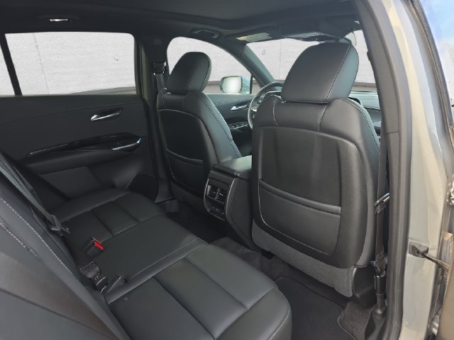Certified 2024 Cadillac XT4 Luxury w/ Cold Weather Package AWD/4WD image 11