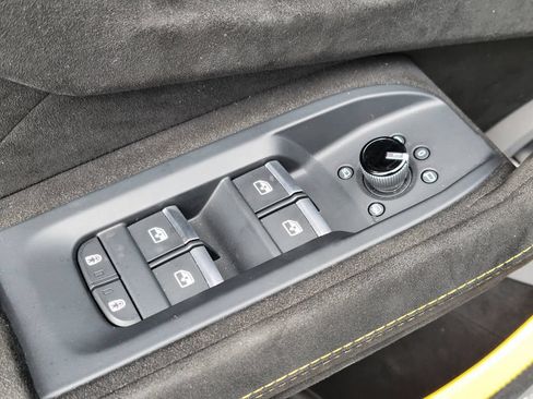 Used 2023 Lamborghini Urus Performante AWD/4WD image 18
