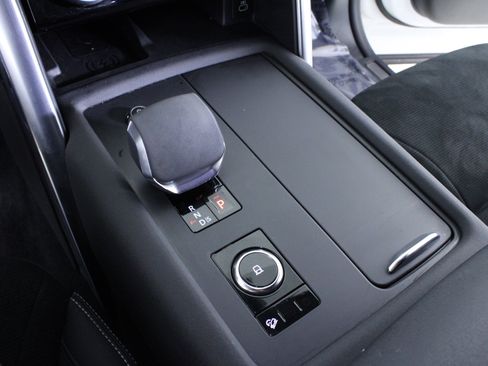 Used 2023 Land Rover Discovery S R-Dynamic image 32