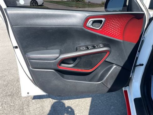Used 2020 Kia Soul GT-Line Turbo FWD image 11