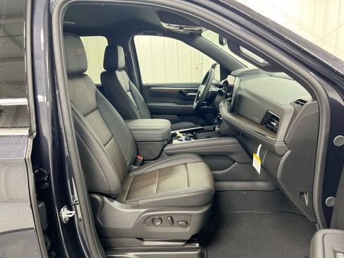 Used 2025 Chevrolet Suburban High Country AWD/4WD image 22