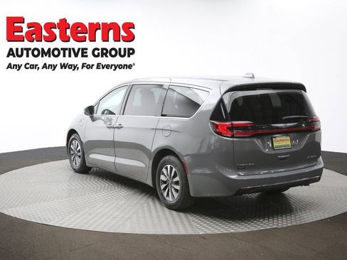 Used 2022 Chrysler Pacifica Touring-L image 65