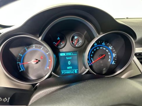 Used 2014 Chevrolet Cruze LT image 17