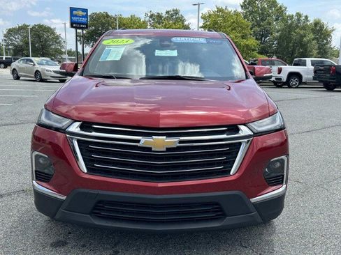 Used 2023 Chevrolet Traverse LT image 2