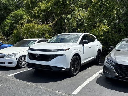 Certified 2025 Nissan Murano SV image 2