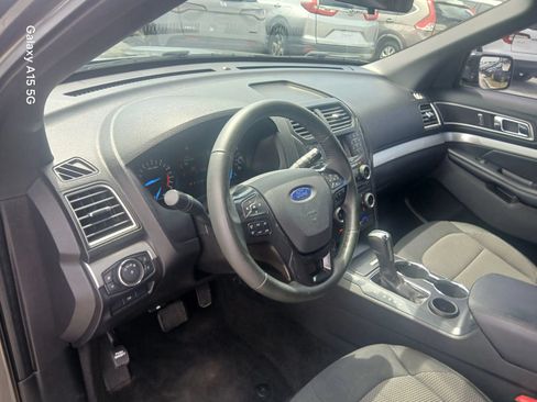 Used 2017 Ford Explorer XLT FWD image 7