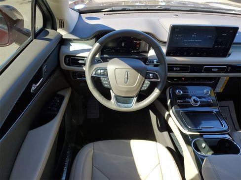 Certified 2022 Lincoln Nautilus FWD w/ Premium Package image 15