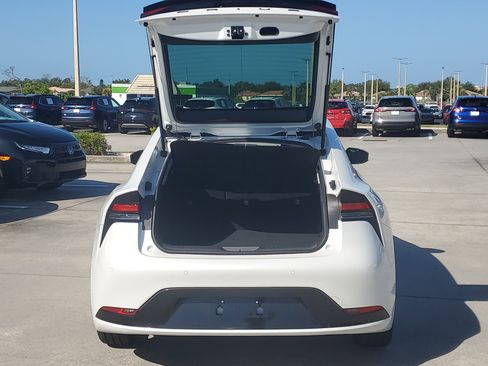 Used 2025 Toyota Prius FWD image 9