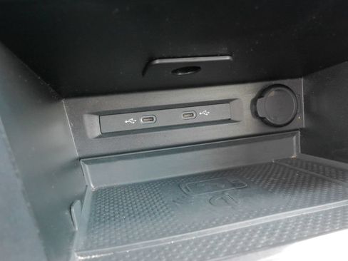 Used 2024 Volkswagen Tiguan SE FWD image 28