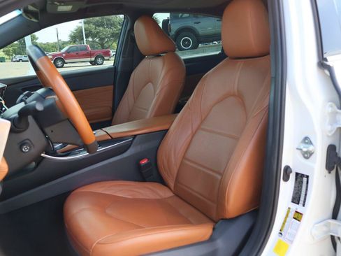 Used 2022 Toyota Avalon Limited w/ Advanced Safety Package FWD image 12